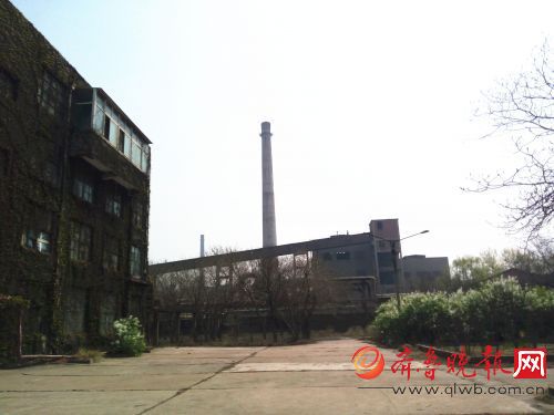 齊魯晚報3月30日訊30日上午，歷城化肥廠小區(qū)舉辦供暖設(shè)施成功改造慶祝大會，慶祝該小區(qū)成功加入了濟南熱力公司集中供暖，告別了小鍋爐供暖。根據(jù)濟南市的要求，城區(qū)134臺35噸以下的燃煤供暖鍋爐今冬供暖前必須淘汰升級，將不再供暖。